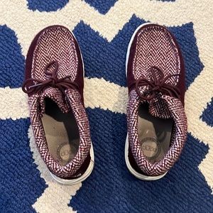 HEY DUDE Women’s size 11 Maroon GUC